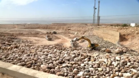 تحصين طريق البحر الميت… الحكومة تسرع مشاريع الحماية من السيول