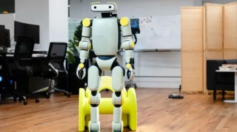 يعيد تعريف التفاعل بين الإنسان والآلة.. روبوت جديد بملامح كرتونية