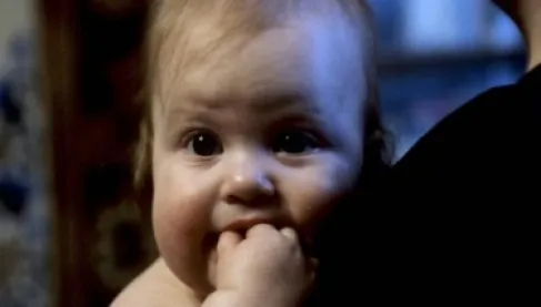 بعد اكتشاف كوكايين في دم رضيع بريطاني.. القبض على والدته وشريكها