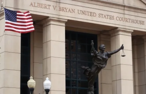 محكمة أمريكية تقضي ببقاء يتيمة أفغانية مع جندي وزوجته استقدماها من بلادها