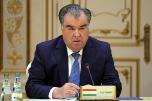 تلفزيون طاجيكستان يبث اغان حزينة مع استمرار اختفاء الرئيس