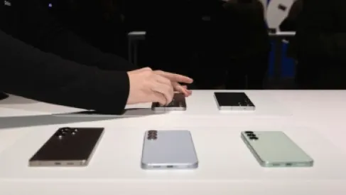 صور مُسربة تكشف ألوان وتصميم طرازات سلسلة Galaxy S26