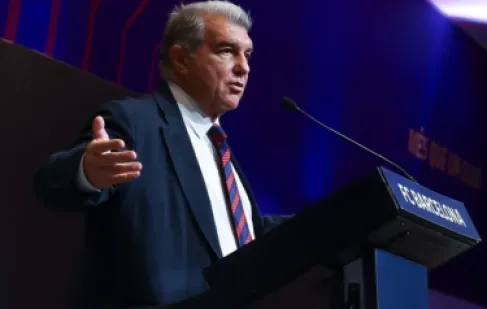 لابورتا يرفع دخل برشلونة من 581 إلى 985 مليون يورو