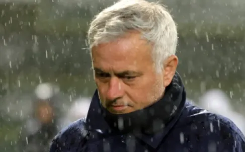 نقل مورينيو إلى المستشفى على وجه السرعة.. ما القصة؟