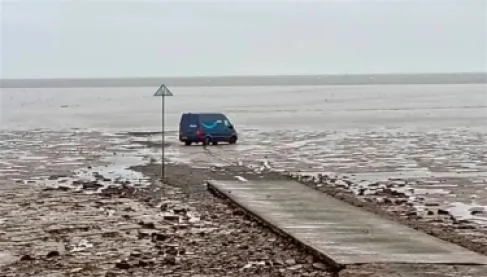 خرائط غوغل تقود شاحنة أمازون إلى فخ الموت