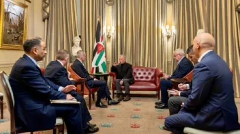 الملك يبحث مع رئيس أركان الدفاع البريطاني تعزيز الشراكة الدفاعية