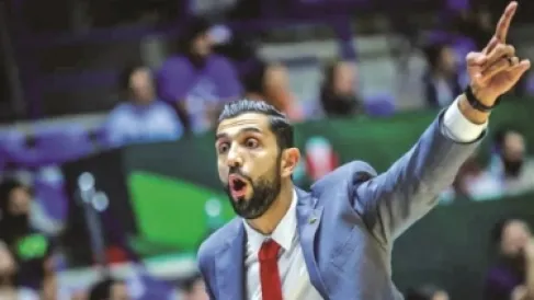 الوحدات يقدم سام دغلس مدربا لفريق السلة اليوم