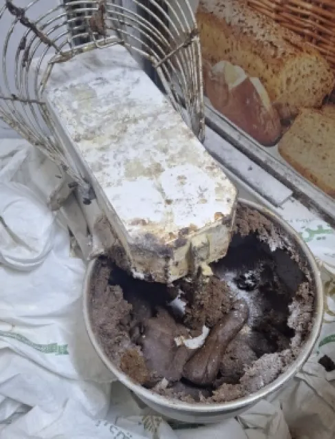 إتلاف عصائر رمضانية وتغلق مخبزًا و6 مستودعات غير مرخصة لإعداد العصائر