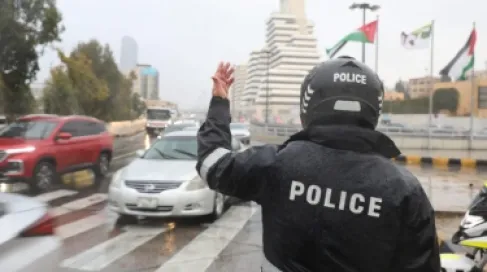 A system project grants a 25% discount on the annual acquisition fee to the driver who spends a year without committing a violat