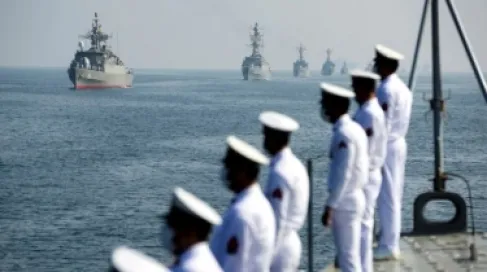 أمريكا تحشد مقاتلاتها الشبحية وإيران تتدرب على سيناريوهات الرد