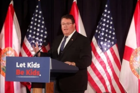 الاختيار بين الكلاب والمسلمين ليس صعبا.. تصريح عضو بالكونغرس الأمريكي يثير غضبا