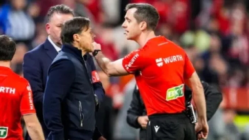 إيقاف مدرب إشبيلية 7 مباريات