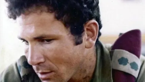 تمثال لشقيق نتنياهو في مطار دولة أفريقية