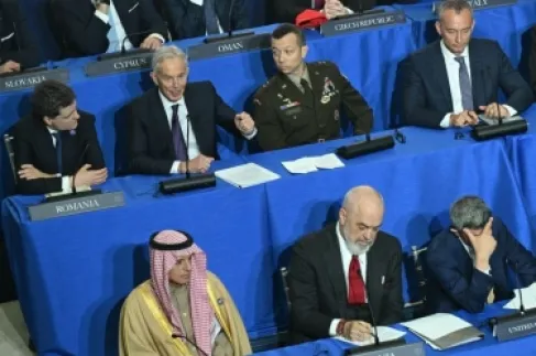 بلير يتحدث عن نزع السلاح وإشراف إسرائيلي على شرطة غزة