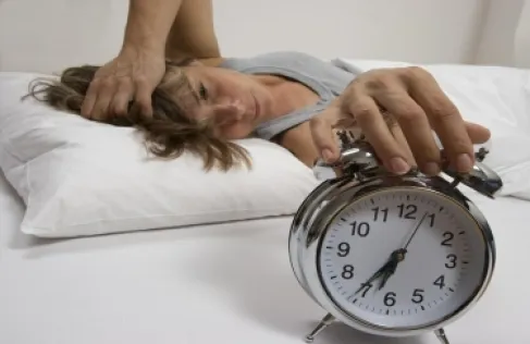 طبيب: يمكن التعود على الاستيقاظ صباحا دون منبه