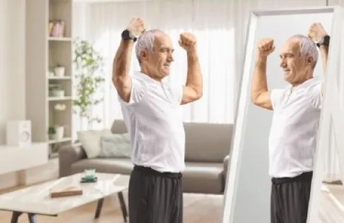 حذاء ذكي يساعد كبار السن على تجنب السقوط