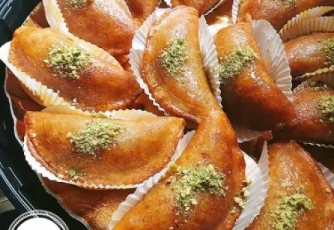 القطايف.. حلوى رمضانية بتاريخٍ يمتد من الأمويين إلى موائد اليوم