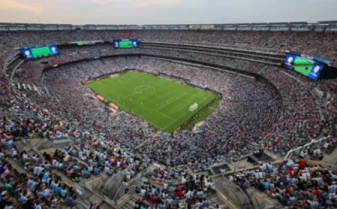 مواد كيميائية سامة تهدد ملعب نهائي كأس العالم