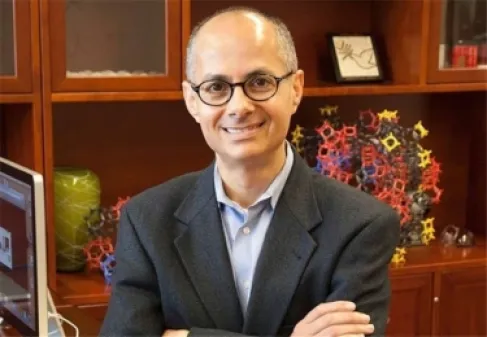 الاردني الحائز على نوبل يبتكر تقنية لاستخلاص المياه من الهواء الجاف