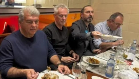 رئيس برشلونة المستقيل يظهر مهاراته في المطبخ (فيديو)