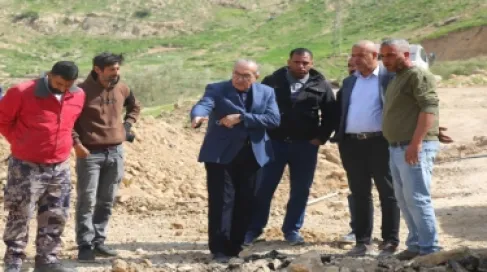 وزير الأشغال: تحديات ميدانية أخرت إنجاز صيانة طريق وادي شعيب