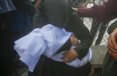 الرضيع نضال أبو ربيع يدفع حياته ثمنا للحصار الإسرائيلي