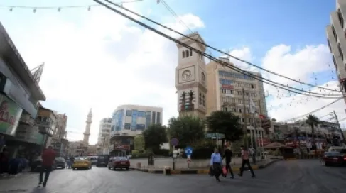 إزالة بسطات تعيق حركة المرور والمركبات في إربد