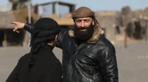 أحمد العودة: من هو مهندس التسويات والقائد السابق للواء الثامن في الجيش السوري؟