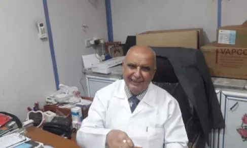 كشفيته بدينارين  .. من هو الطبيب حميدان الزيود الذي التقاه الملك