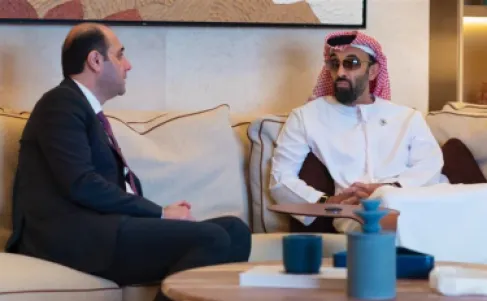 ماذا دار بين طحنون بن زايد وشقيق الشرع!