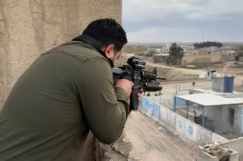 سوريا تفكك خلية لتنظيم الدولة هاجمت حاجزا أمنيا غربي الرقة