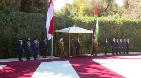 الملك يستقبل الرئيس الإندونيسي في قصر بسمان