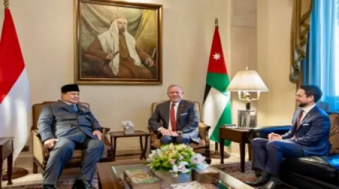 الملك يثمّن دور إندونيسيا في حماية الفلسطينيين في غزة