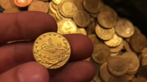 105.20 دنانير سعر غرام الذهب عيار 21 في السوق المحلية الخميس