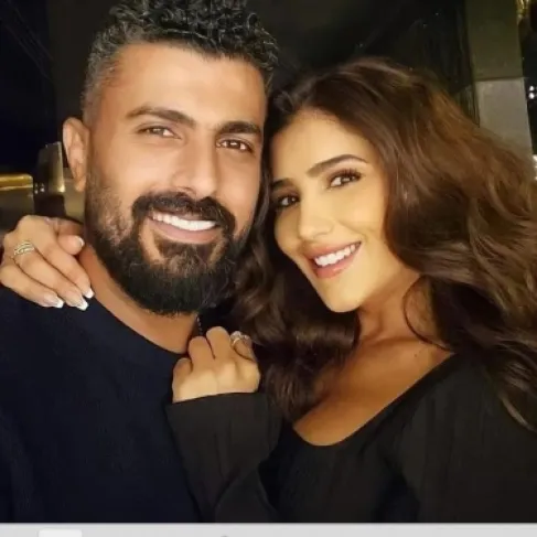 محمد سامي يعلن وفاة والد زوجته مي عمر