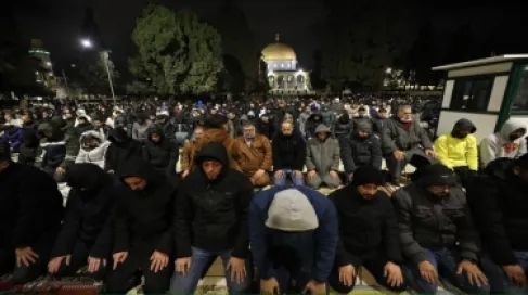 35 ألف مصل يؤدون صلاتي العشاء والتراويح في الأقصى