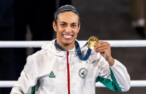 طبيب فرنسي يحسم الجدل حول الهوية الجنسية للملاكمة الجزائرية إيمان خليف