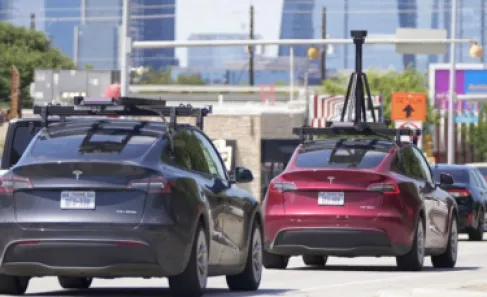 السيارات الذاتية من تسلا تسجّل 14 حادثاً في 8 أشهر