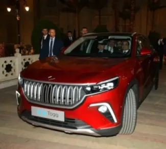 الرئيسان السيسي وأردوغان داخل السيارة