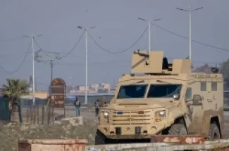 مروحية شينوك أمريكية تهبط قرب سجن يضم عناصر من تنظيم الدولة الإسلامية في الحسكة في سوريا