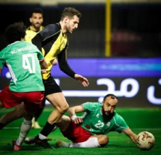 لحظة تسجيل الهدف الاول