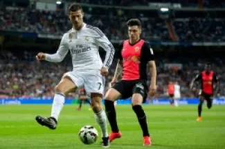 رونالدو خلال مواجهته لنادي ألميريا في الدوري الإسباني سنة 2015