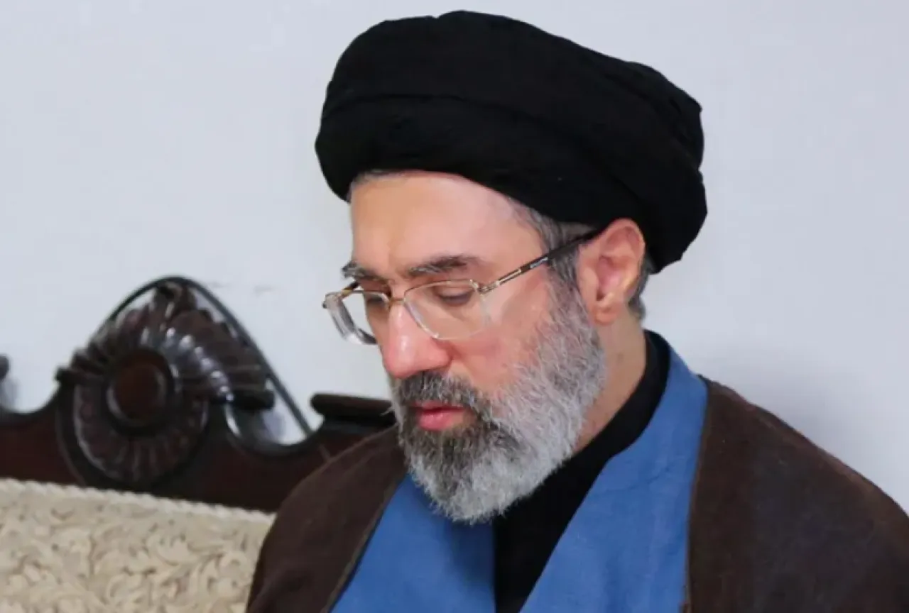 صحف غربية تبرز جانب التشدد وشبهة التوريث في اختيار المرشد الجديد 