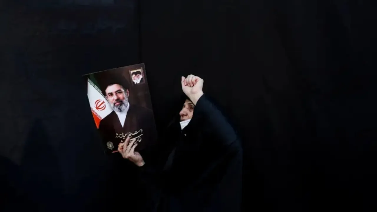 (الاستراتيجية الأمريكية الإسرائيلية فشلت في هزيمة إيران بسرعة، ويتم الانتقال لخطة بديلة) - مقال في الغارديان 