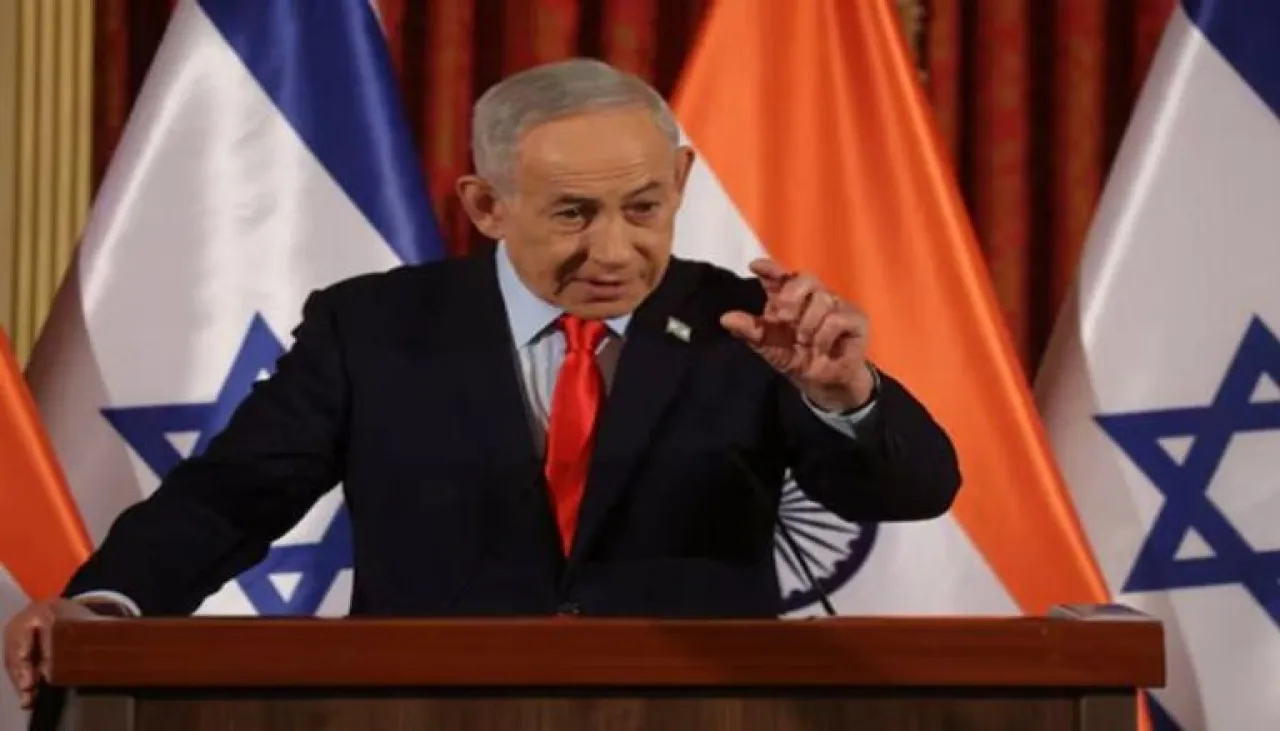 بكوب قهوة وأصابع خمس.. نتنياهو يرد على شائعات مقتله 