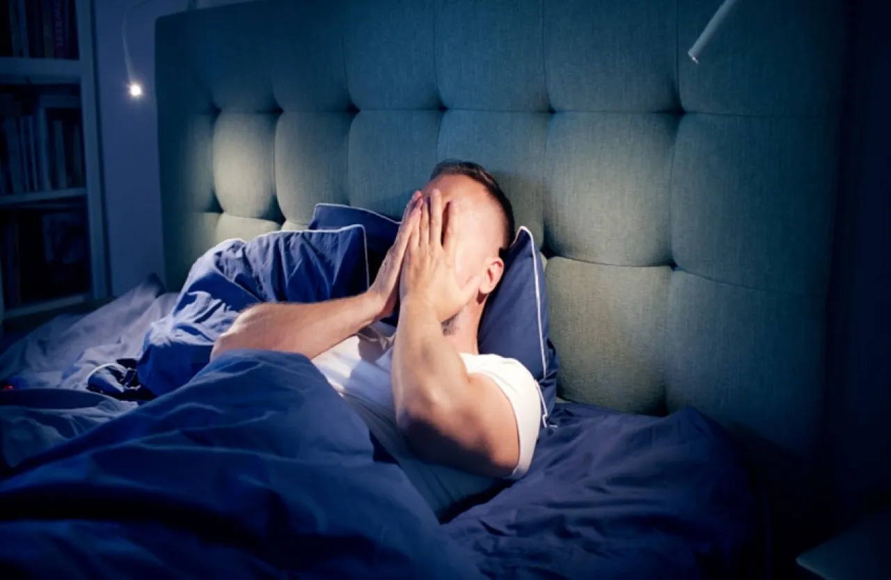 خطأ بسيط يرتكبه الكثيرون عند الاستيقاظ ليلا يفاقم الأرق 
