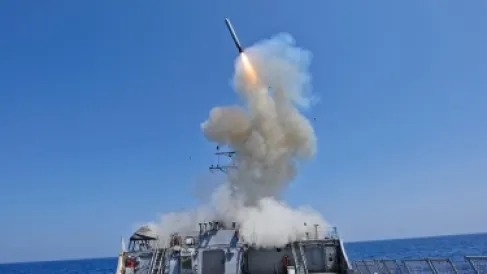 منها الدرونز الانتحارية والشبح.. أسلحة استخدمتها أميركا لضرب إيران