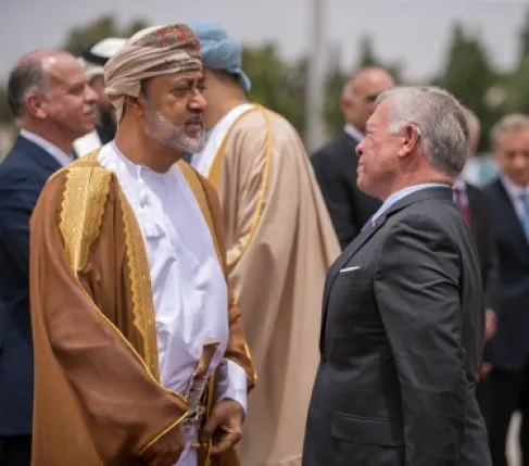 الملك لسلطان عُمان : الاعتداء الإيراني ينذر بتوسيع دائرة الصراع