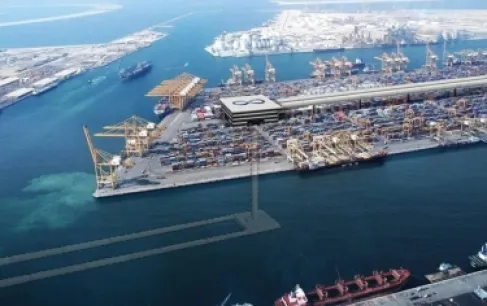موانئ دبي تعلق عملياتها في جبل علي