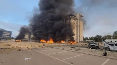 الإعلام العبري يعترف: تضرر نحو 200 مبنى جراء الهجمات الإيرانية